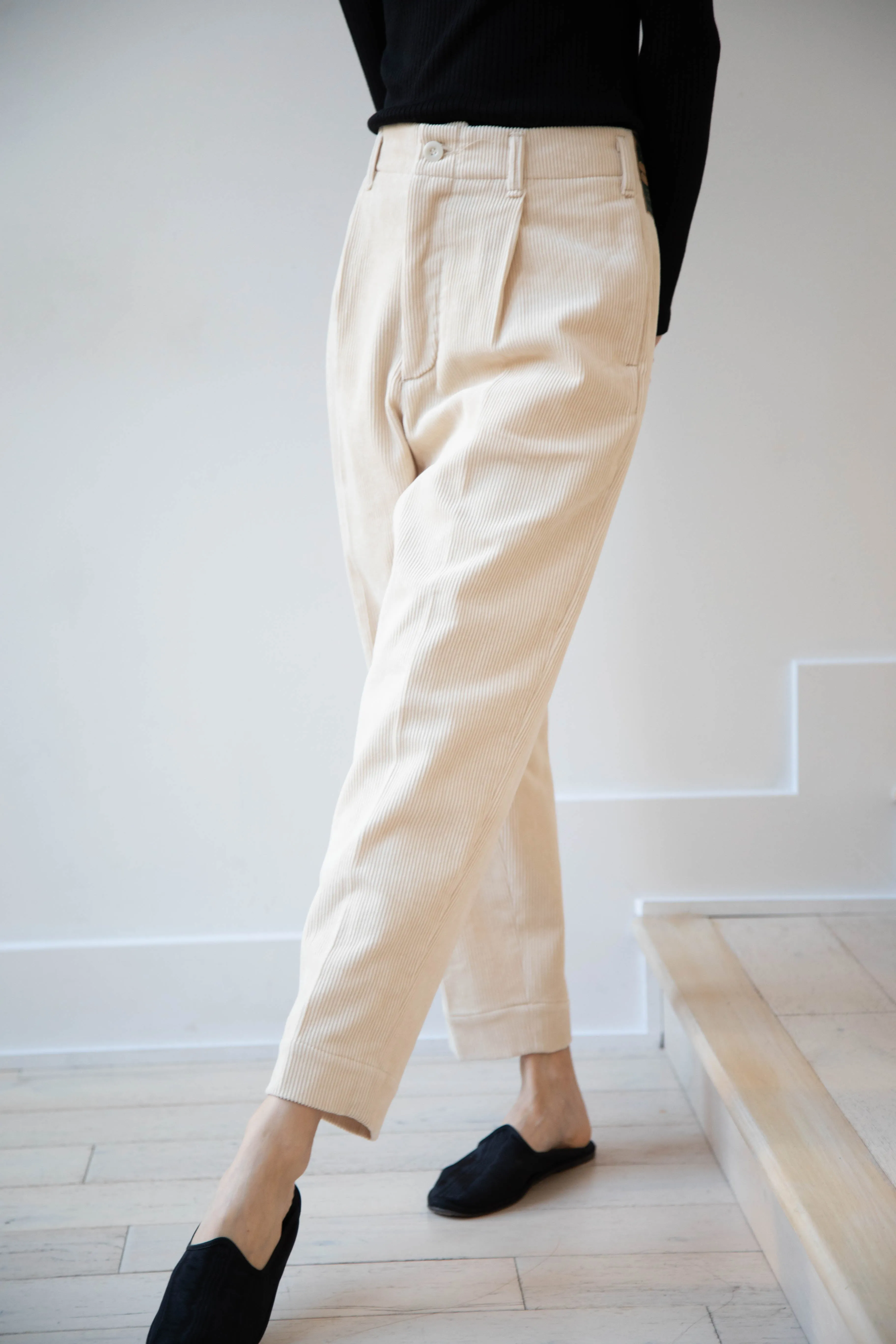 Aseedonclöud | HW Corduroy Slacks in Off White