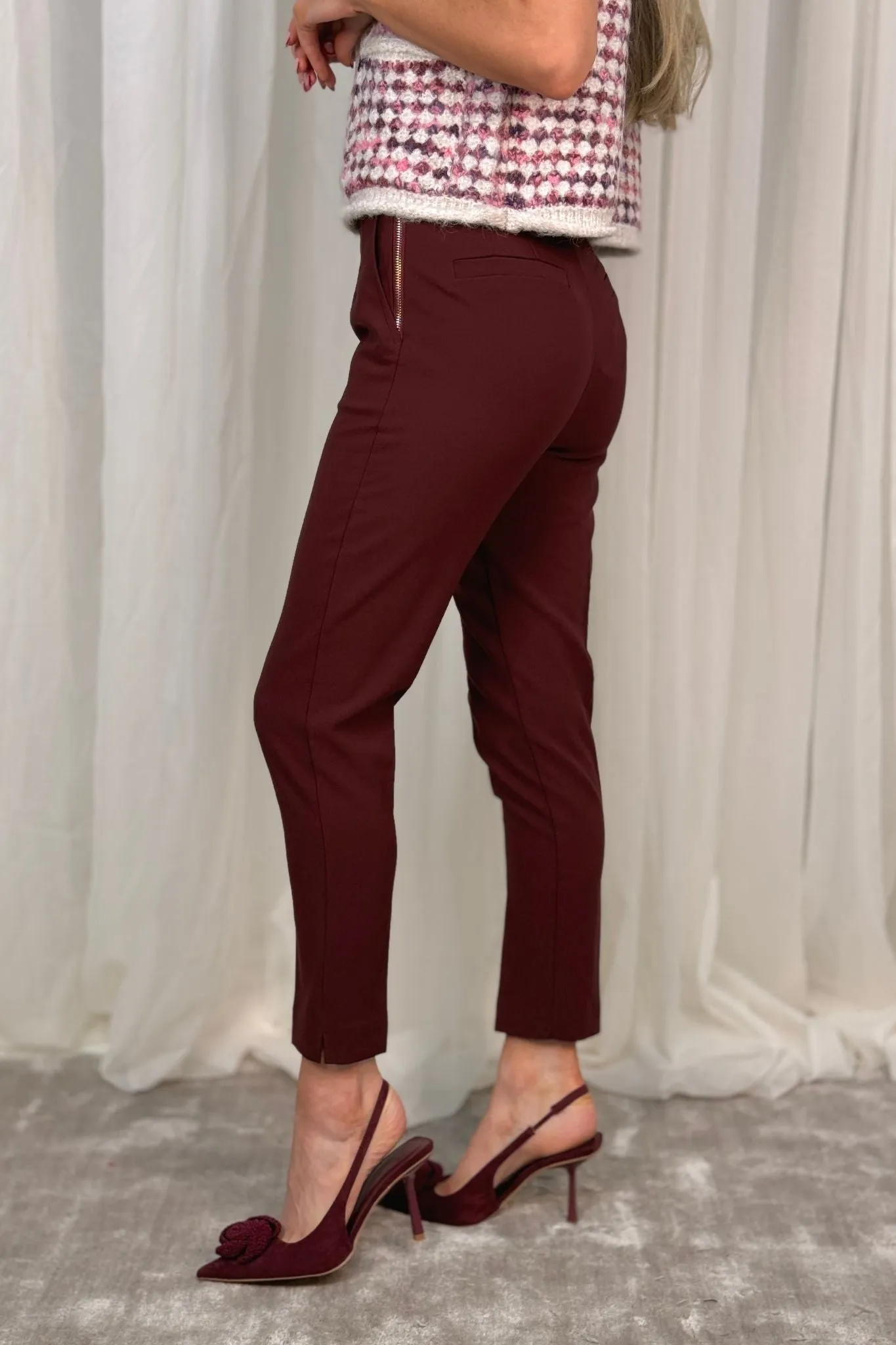 Maria Fitted Trousers In Burgundy