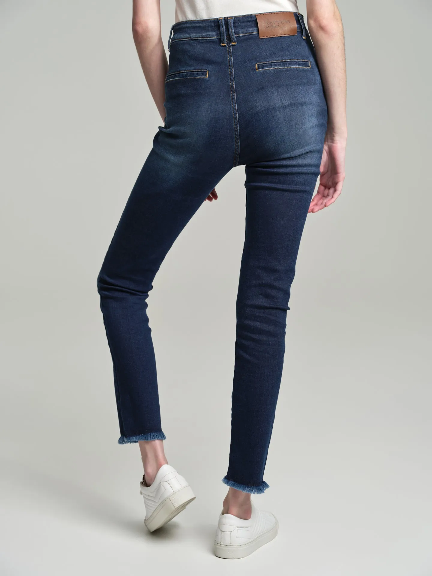 Slim fit high waist jeans