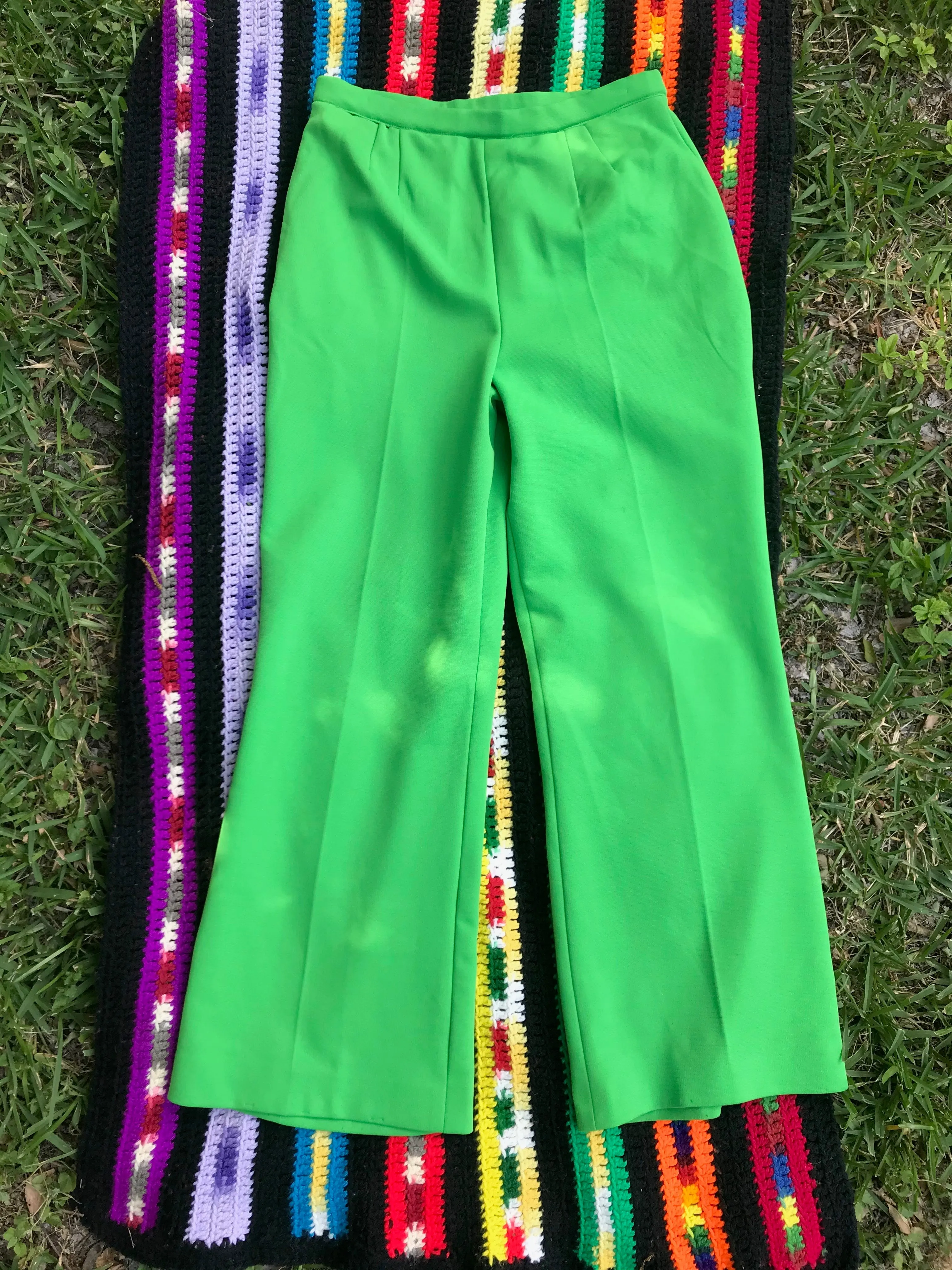 Vintage 70s | High Waisted Boho Hippie Disco Polyester Wide Leg Bell Bottoms | S