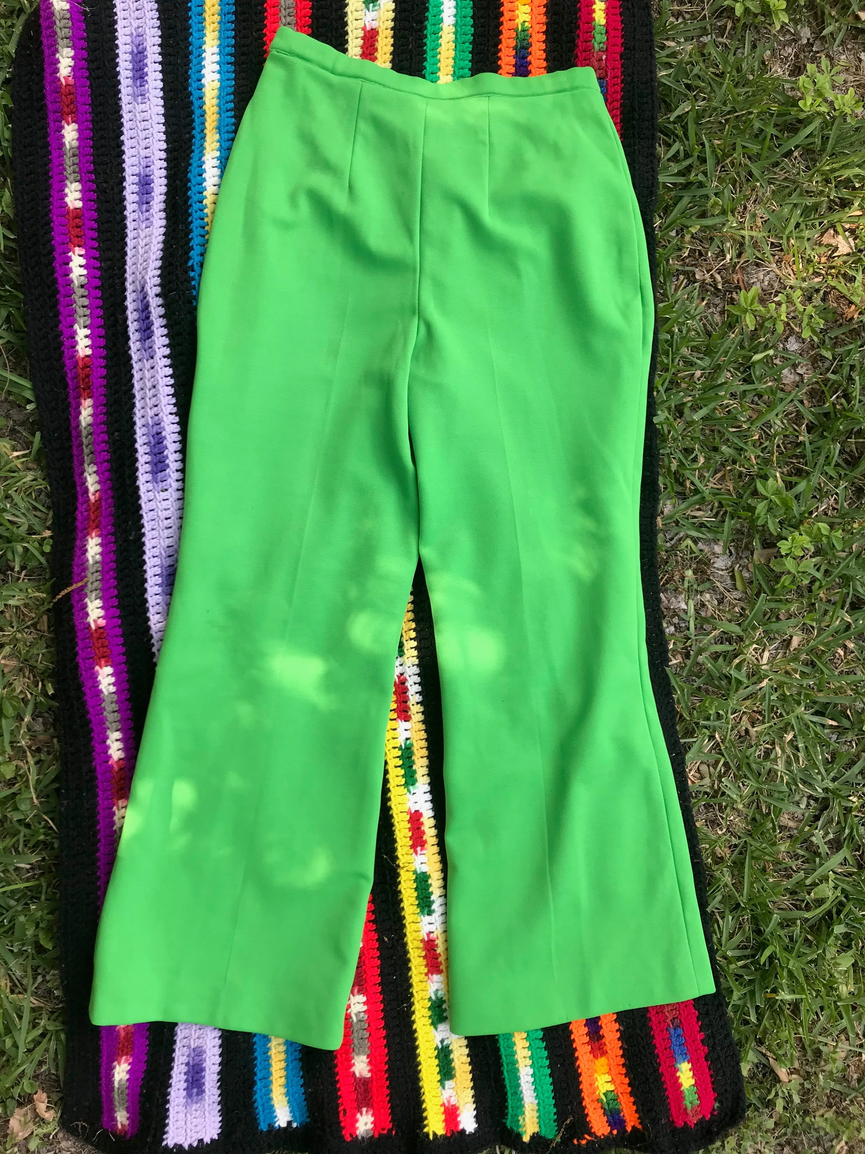 Vintage 70s | High Waisted Boho Hippie Disco Polyester Wide Leg Bell Bottoms | S