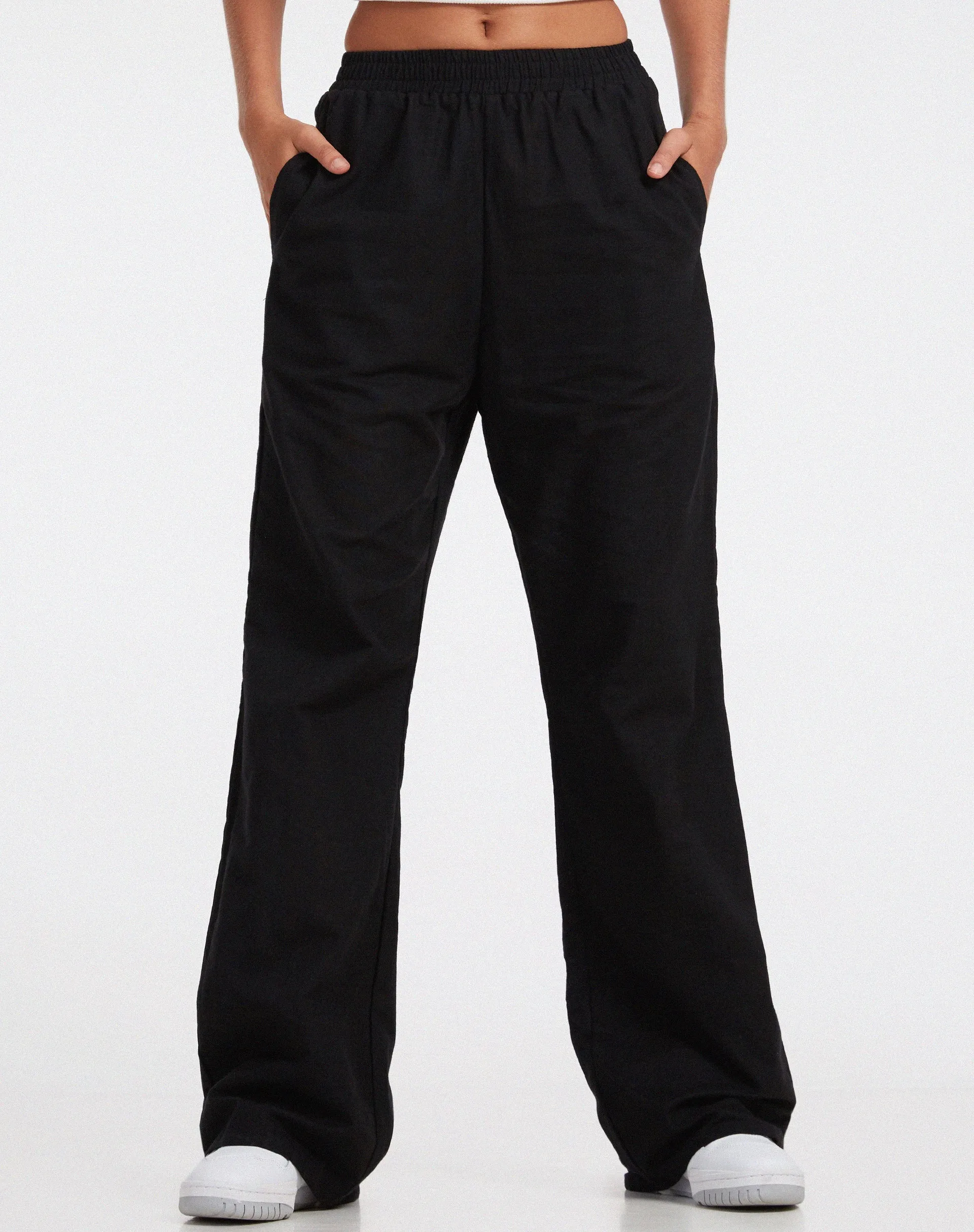 Yara Wide Leg Trouser in Black